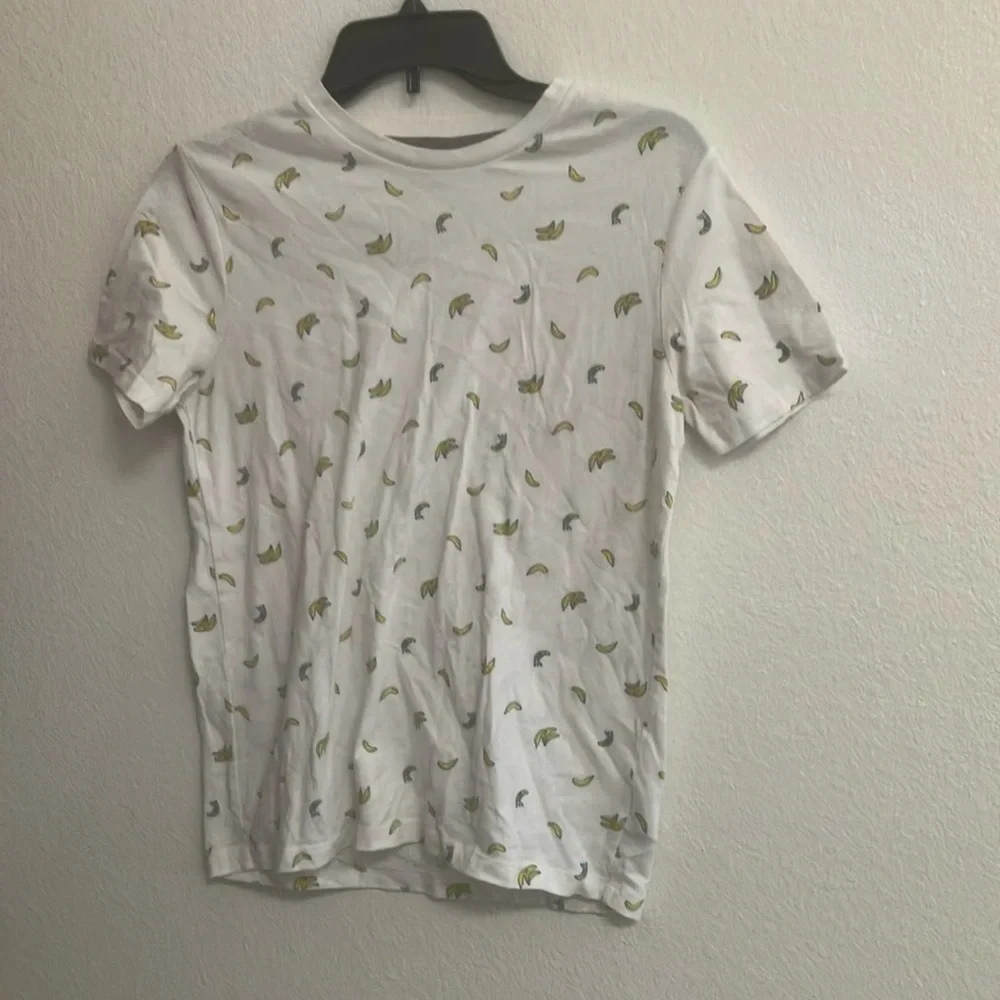 FINAL MARKDOWN Children’s Old navy banana tee xl